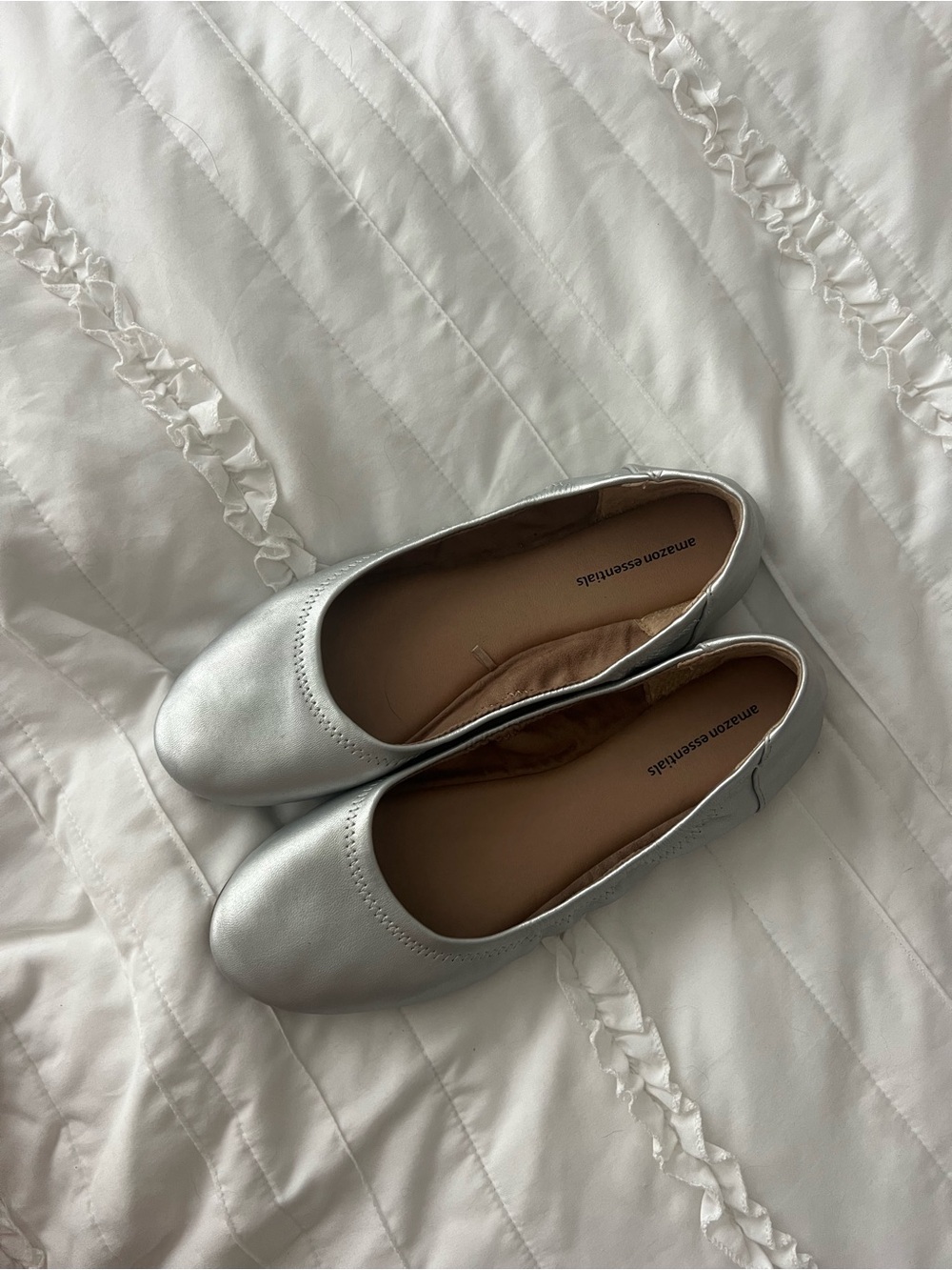 Amazon Essentials Metallic Silver Women’s Ballet Flats - Picture 2 of 3
